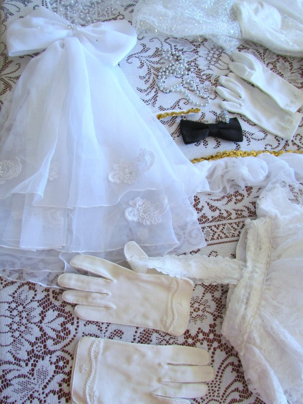 GIRL'S BRIDE DRESS-UP PLAY ACCESSORIES; DRESS, VEILS, GLOVES, RING, TUTU, BAG ++
